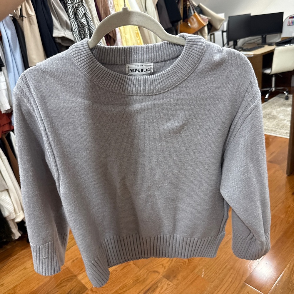 Banana Republic Light Gray Crewneck Sweater